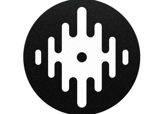 serato-dj-logo-slipmats-white-on-black-pair-1-og